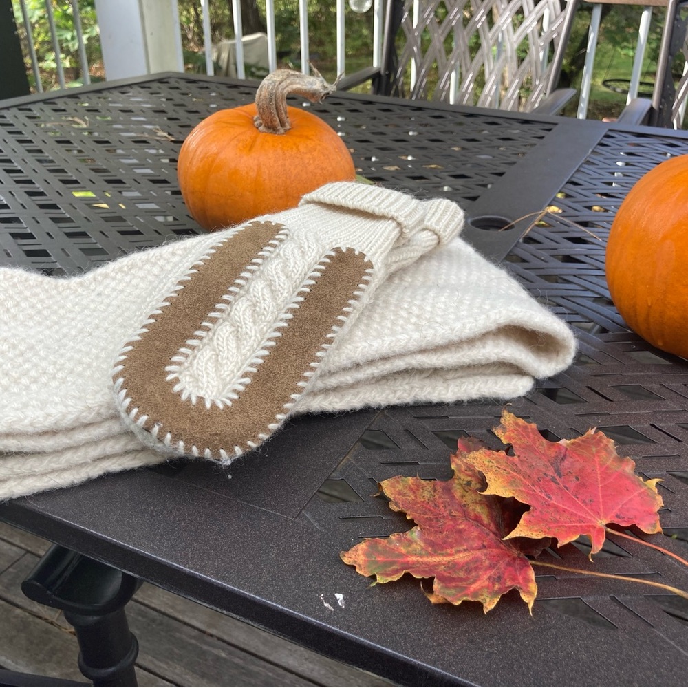 Cream Gap scarf and mitten set